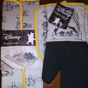 Winnie the pooh pot holders and drying mat